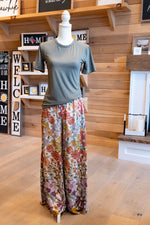 Load image into Gallery viewer, Lavender Floral Pants
